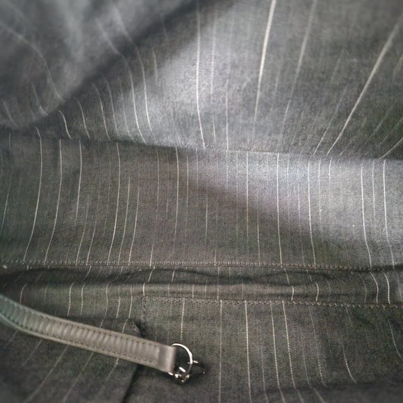 Chanel In and Out Maxi Flap Shoulder Quilted Lambskin Vintage Bag in Purple - Picture 6 of 7